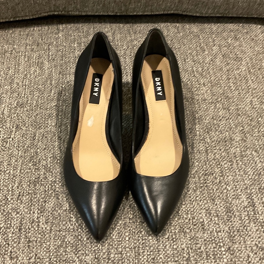 DKNY Women’s Black Leather Block Heels Size 7 Silver Logo on Heels - Picture 10 of 11